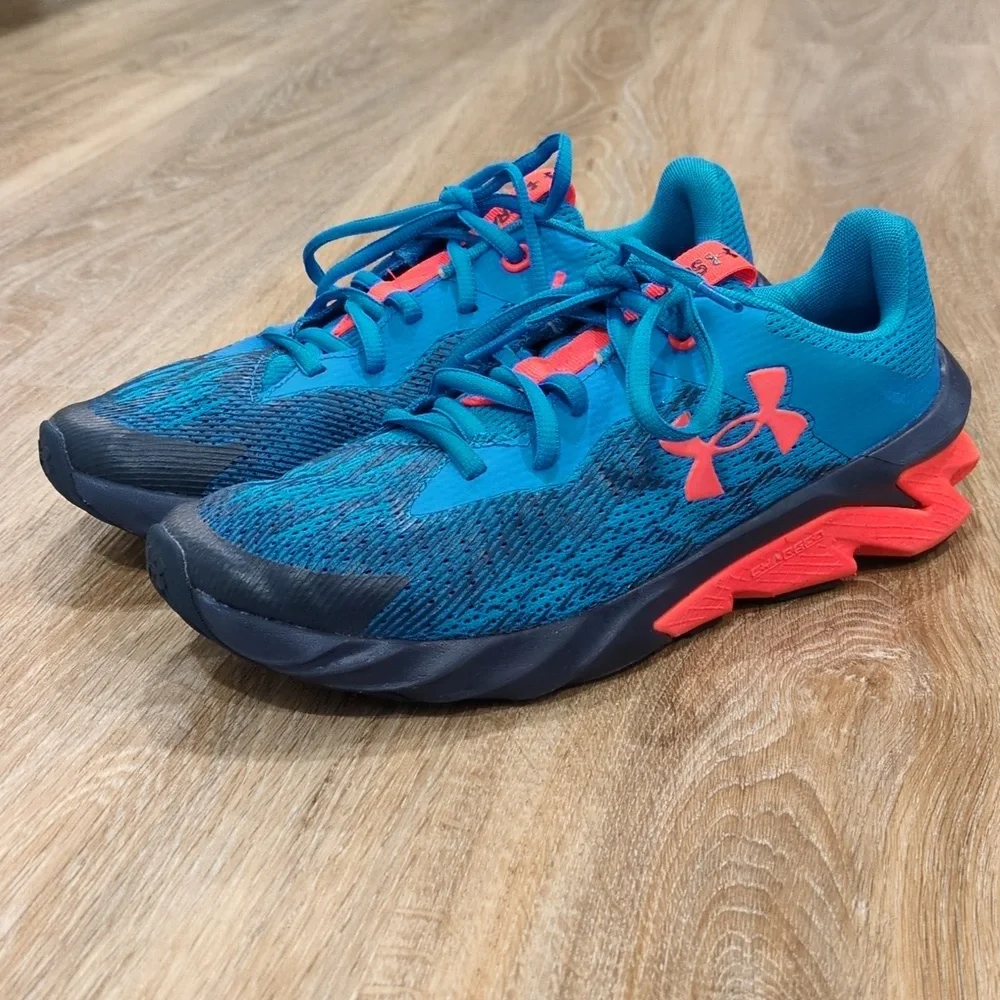 🧡💙 Under Armour Blue and Neon Orange Sneakers size 5Y 🧡💙 LIKE NEW!!!